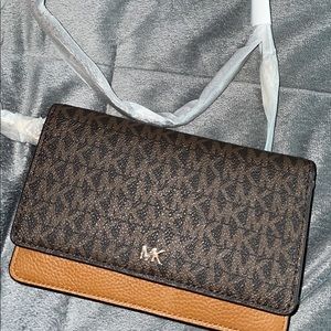 Michael kors crossbody wallet